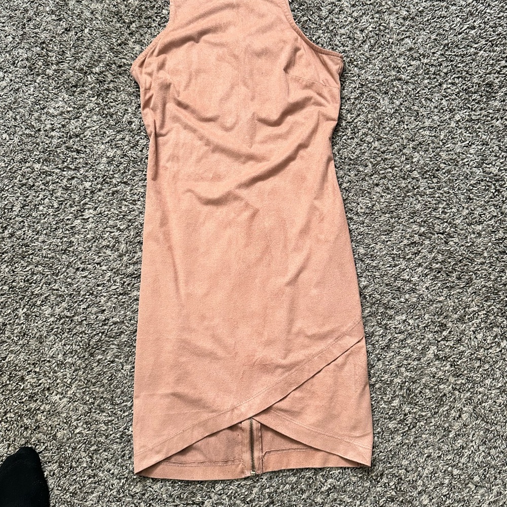 Elegant Peach Sleeveless Dress